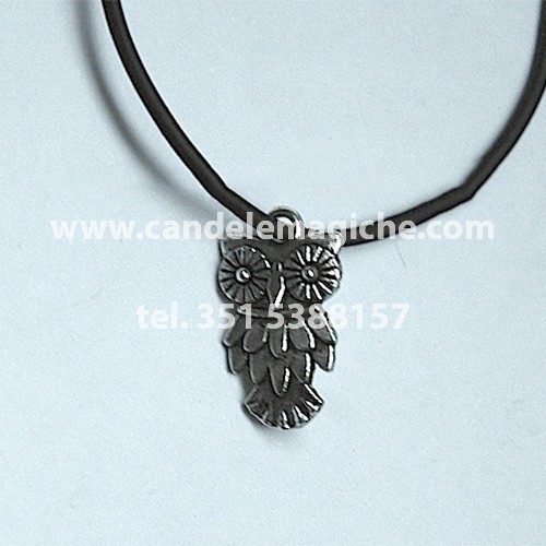 amuleto portafortuna con simbolo del gufo