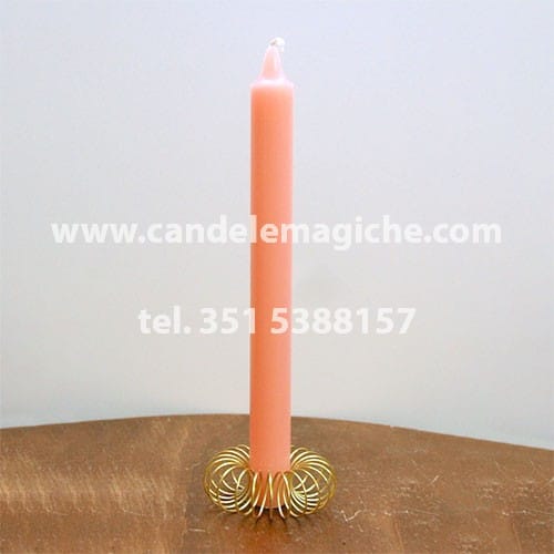candela cilindrica di colore rosa
