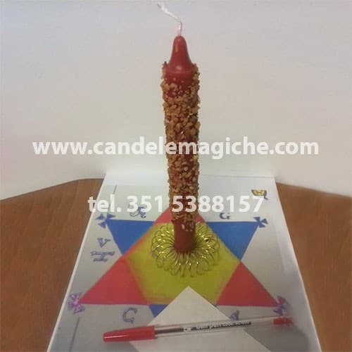 candela marrone con incenso incastonato