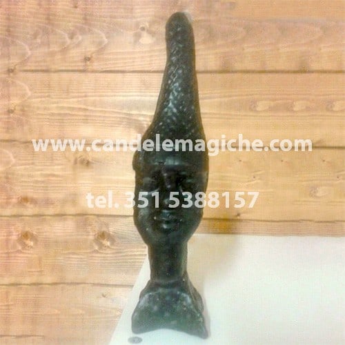 candela raffigurante la dea della sfortuna