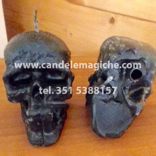 candela a forma di teschio con foro