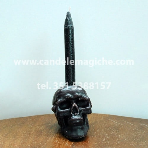 candela raffigurante un teschio di exu caveira