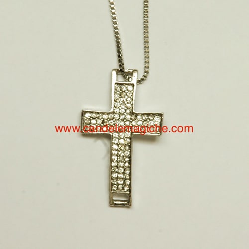 collana con ciondolo portafortuna a forma di croce