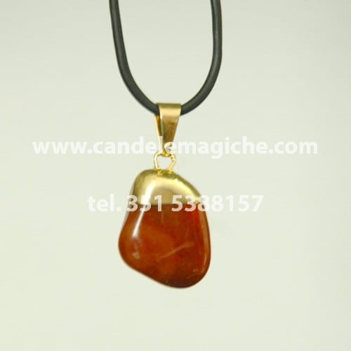 ciondolo con pietra corallo per il segno zodiacale dello scorpione