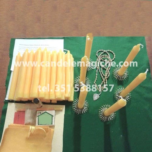 set di candele gialle ed altri accessori per il rituale della corona luciferiana per attirare denaro
