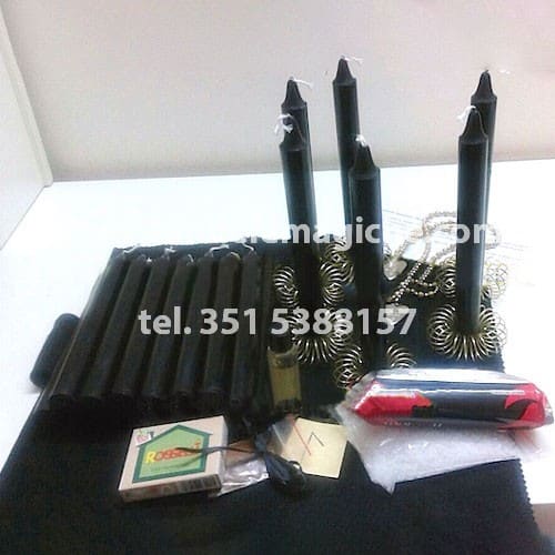 set di candele nere e altri accessori per il rituale della corona luciferiana di rovina e distruzione