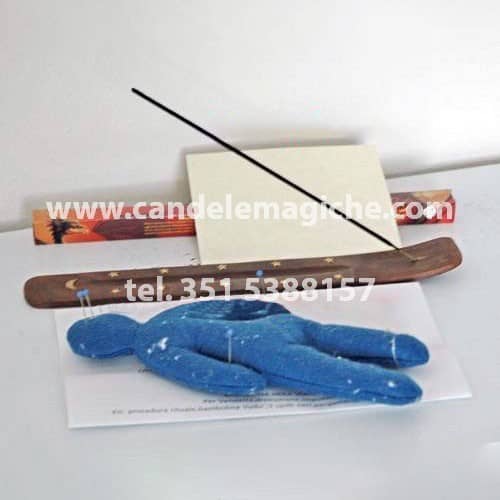 bambola voodoo azzurra per macumba per vincere in giustizia