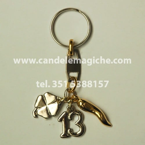 portachiavi talismano triplo con ciondolo a forma di corno, quadrifoglio e numero 13