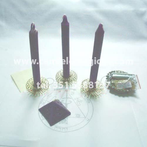 tre candele di colore viola per il rituale salomonico di mercurio