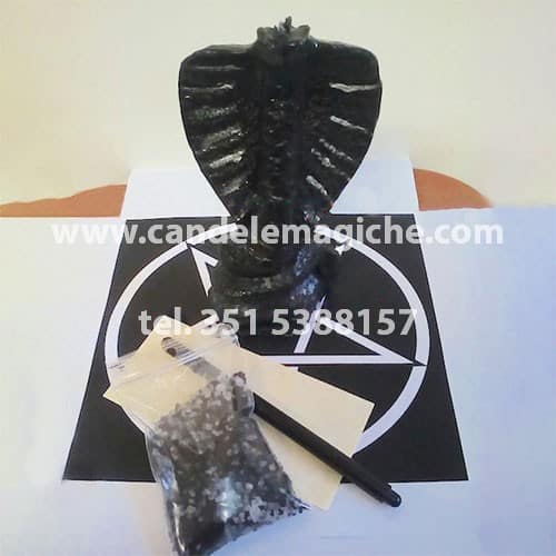 candela a forma di cobra per rito del cobra