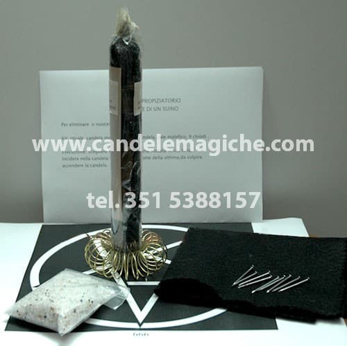 candela e sale malefici per svolgere il rito del cuore di suino