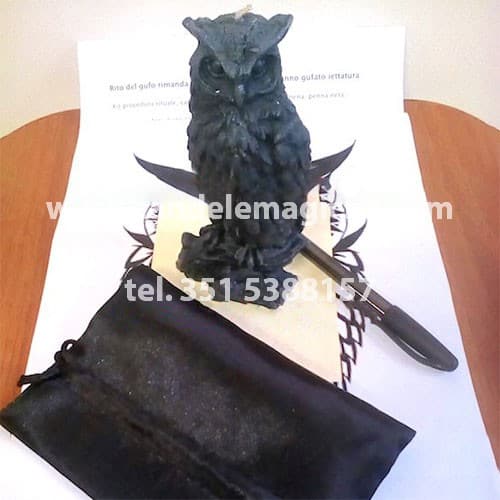 candela nera a forma di gufo per rito del gufo