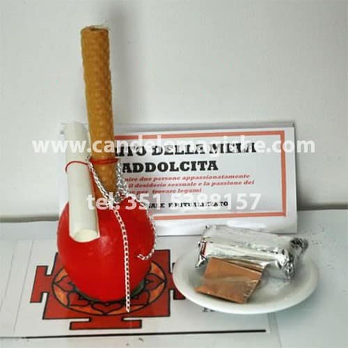 una candela ed una mela per il rito della mela addolcita