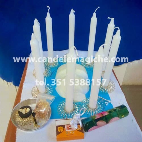 set di candele bianche per il rito del pensiero della mente