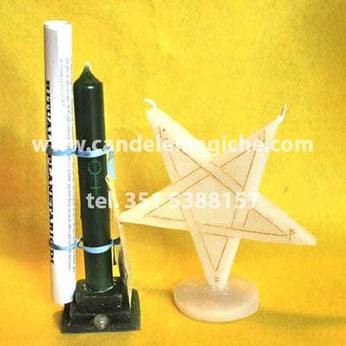 una candela verde ed una candela a forma di stella per il rito planetario di venere