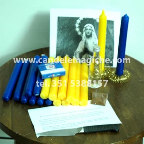 kit di candele gialle e azzurre per svolgere il rito della salvatriche