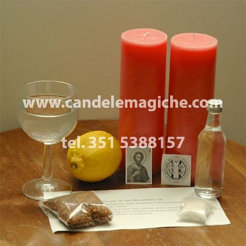 ceri rosa per svolgere il rito di san benedetto