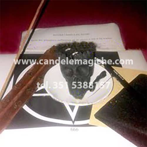 materiale occorrente per il rito del teschio a due fiamme