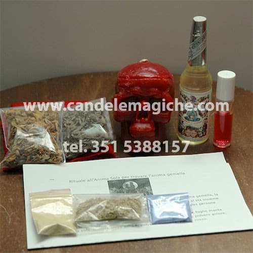 materiale vario per svolgere il rituale dell'anima sola per trovare l'anima gemella