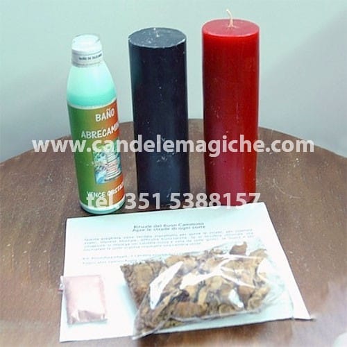 una candela rossa ed una nera per svolgere il rituale del buon cammino