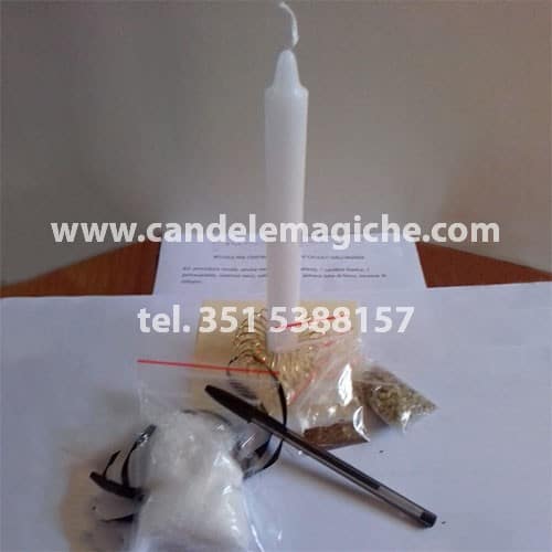 set di accessori e sale consacrato per il rito per contrastare l'invidia