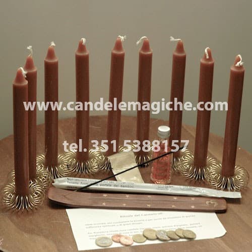 set di candele marroni per svolgere il rituale del carmelo