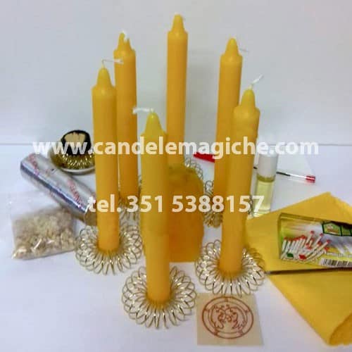 set di candele gialle per il rituale del muro giallo