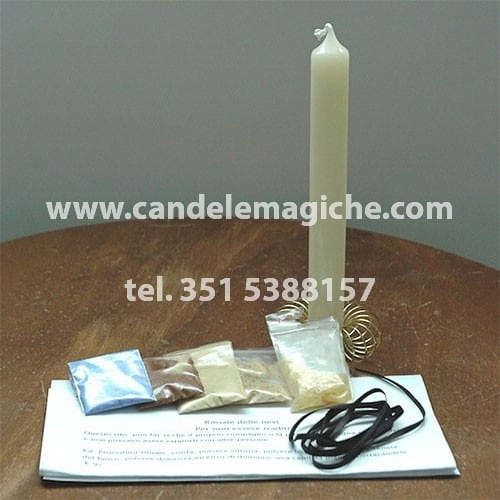 candela e polveri magiche per svolgere il rituale delle nevi