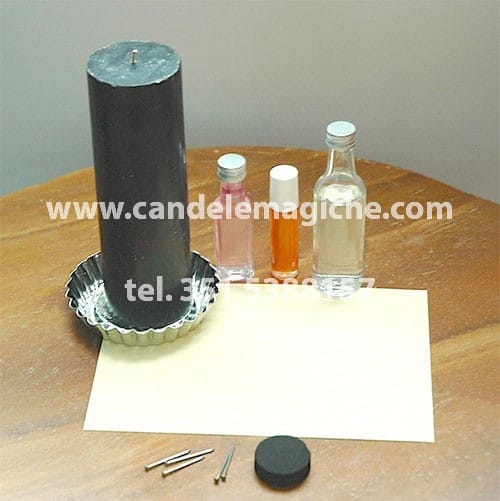 candela nera e oli per svolgere il rituale della pietraia
