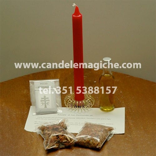 una candela rossa e olio per il rituale di san raimondo
