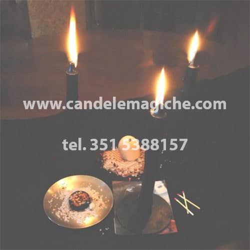 candele nere e uovo per il rituale dell'uovo della discordia