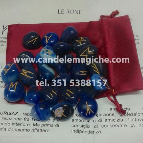 rune in agata blu con incisione