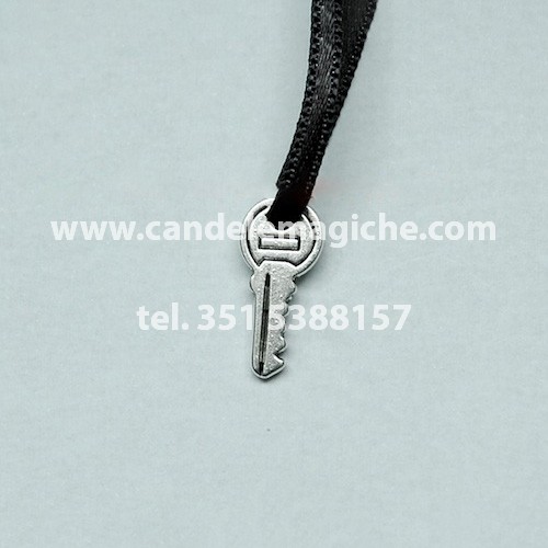 piccolo talismano portafortuna a forma di chiave