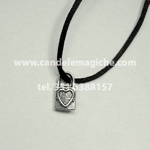 talismano con ciondolo a forma di lucchetto