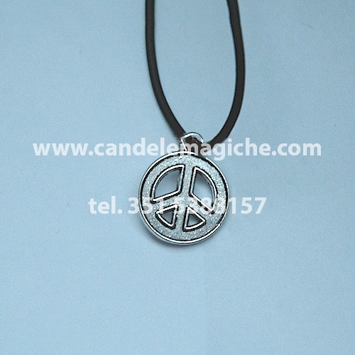 talismano con ciondolo raffigurante il simbolo della pace