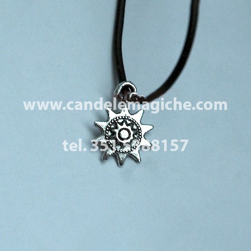 talismano con ciondolo a forma di sole
